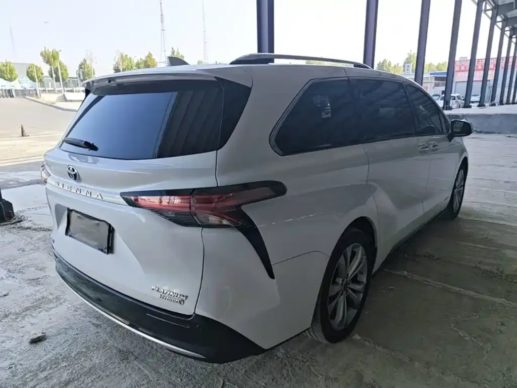 Toyota Sienna — фото 9