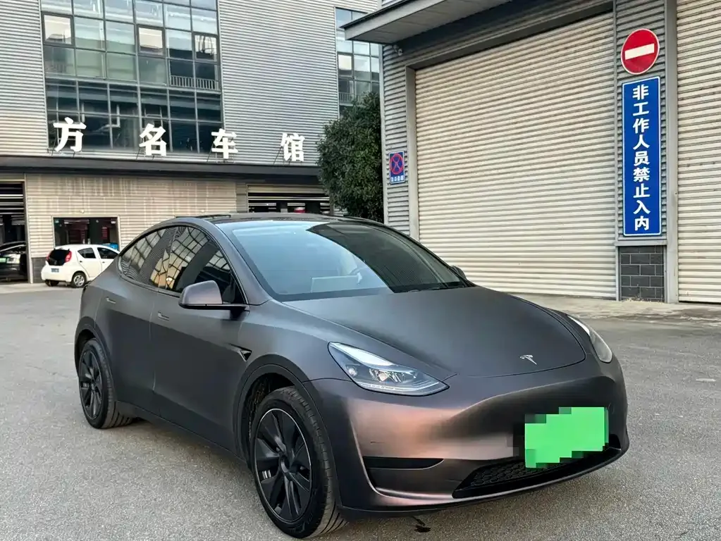 Tesla Model Y — фото 9