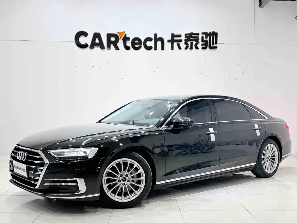 Audi A8 — фото 1