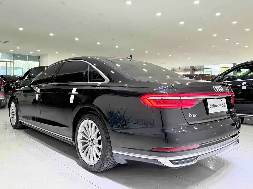 Audi A8 — фото 9