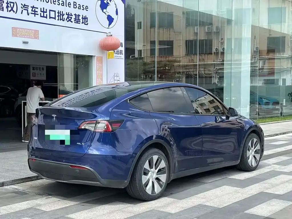 Tesla Model Y — фото 3