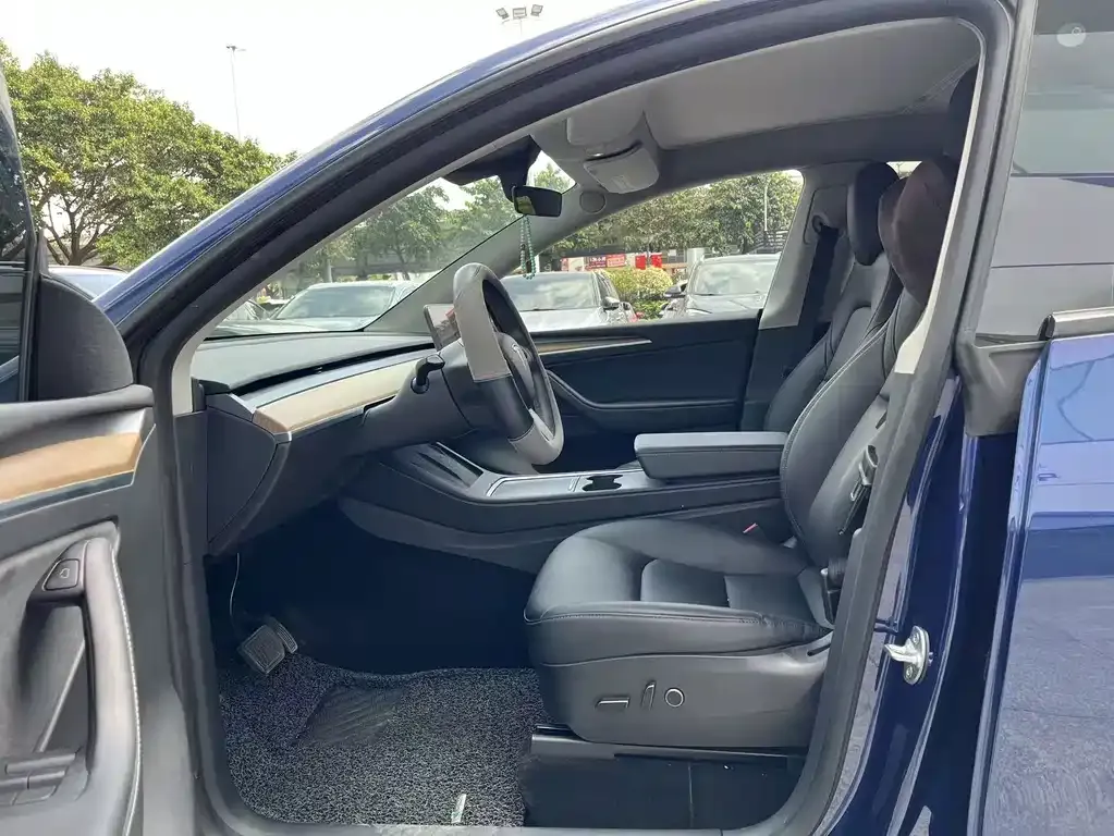 Tesla Model Y — фото 7