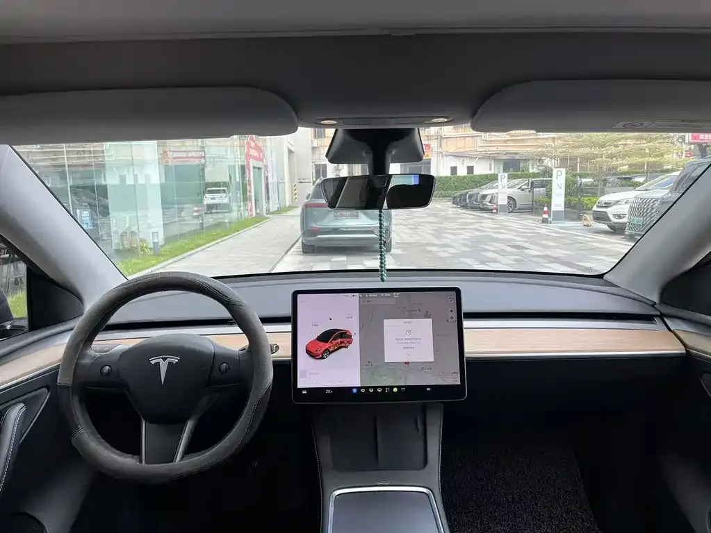 Tesla Model Y — фото 4