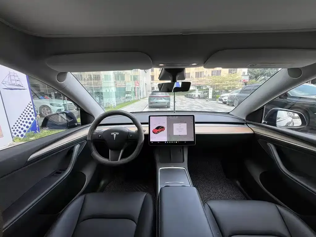 Tesla Model Y — фото 9