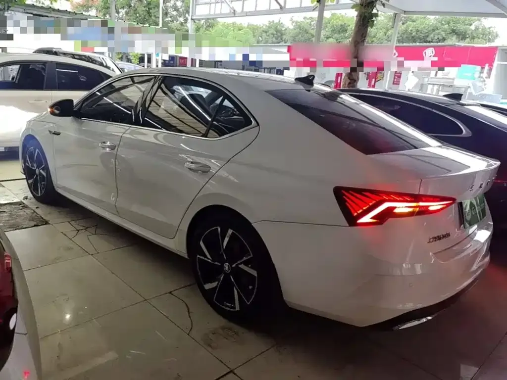 Skoda Octavia — фото 7