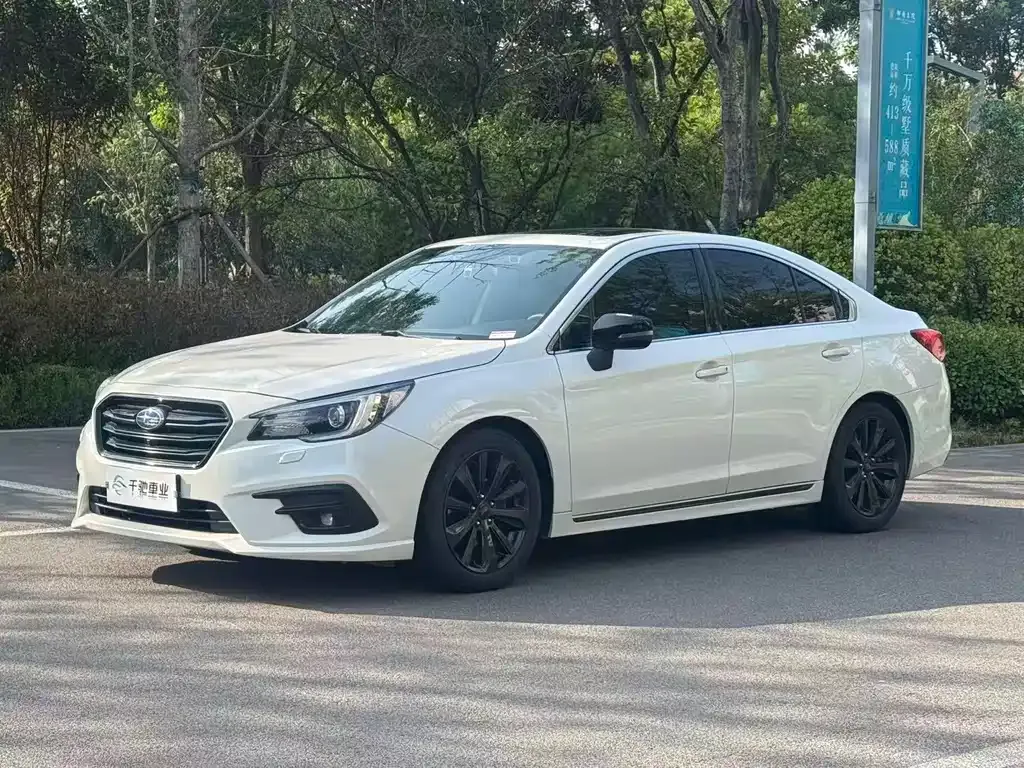 Subaru Legacy — фото 1