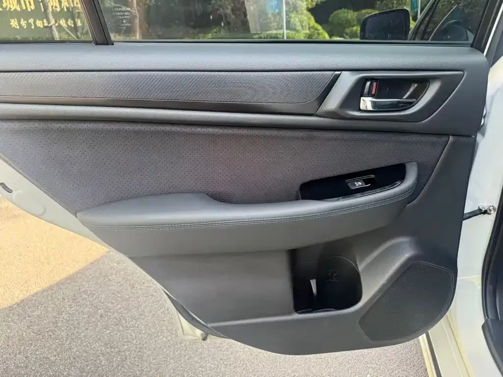 Subaru Legacy — фото 7