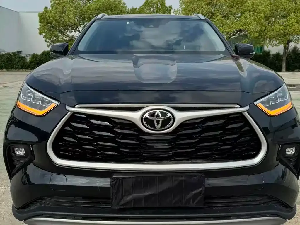 Toyota Highlander — фото 1