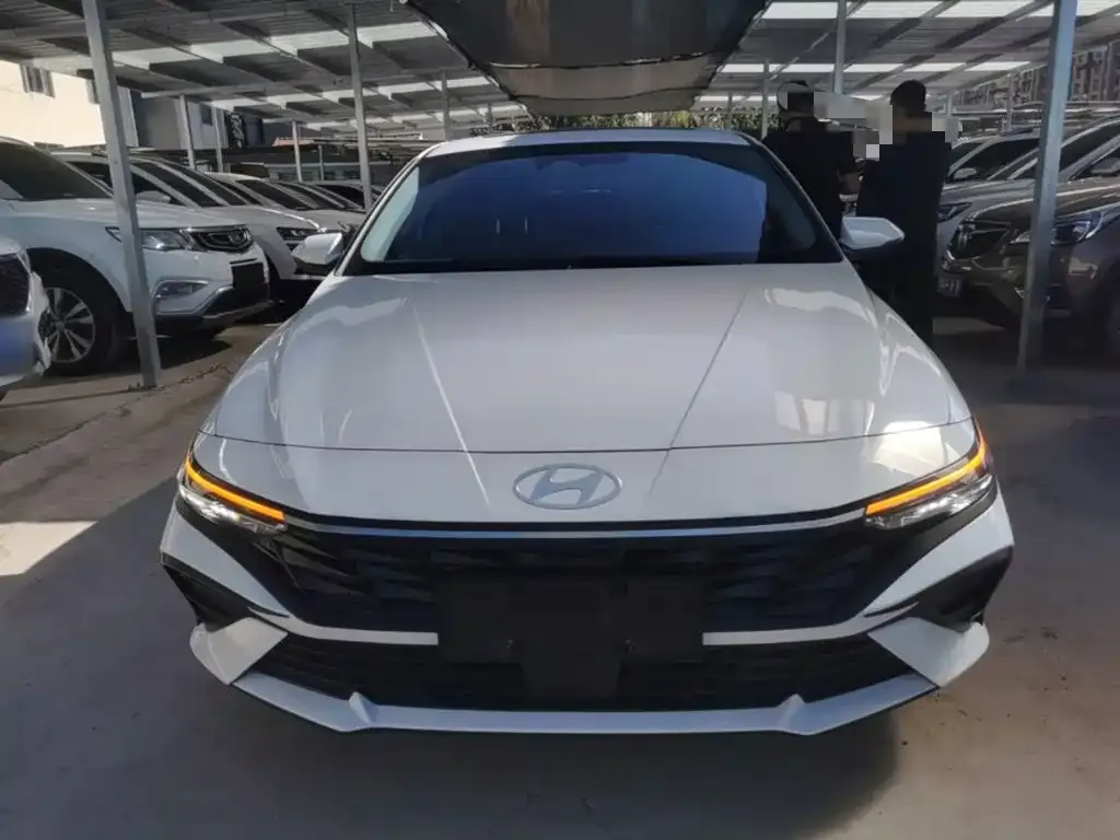 Hyundai Elantra — фото 4