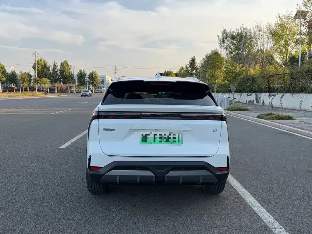 Geely Galaxy L7 — фото 3