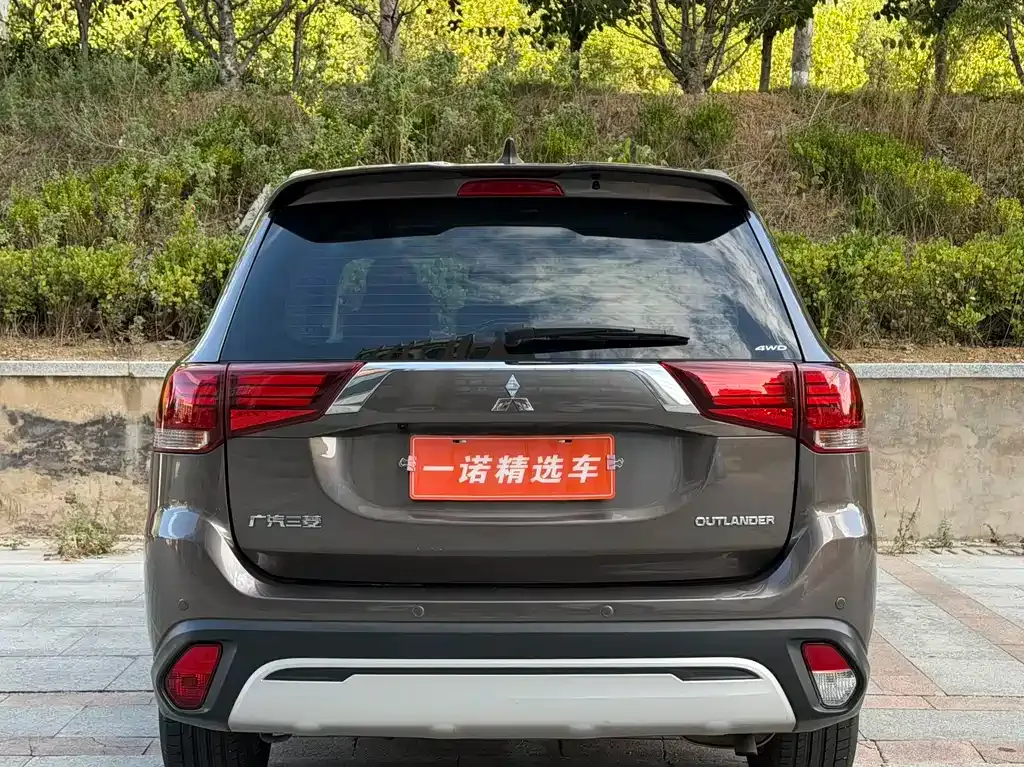 Mitsubishi Outlander — фото 9