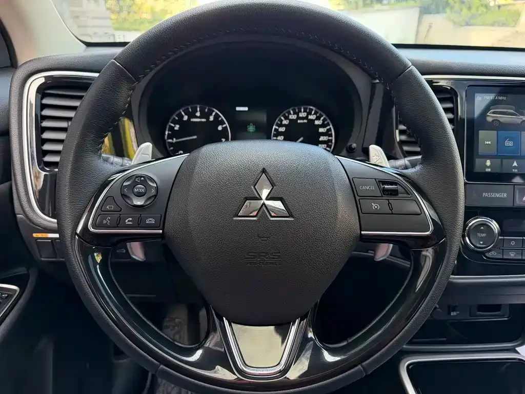 Mitsubishi Outlander — фото 8