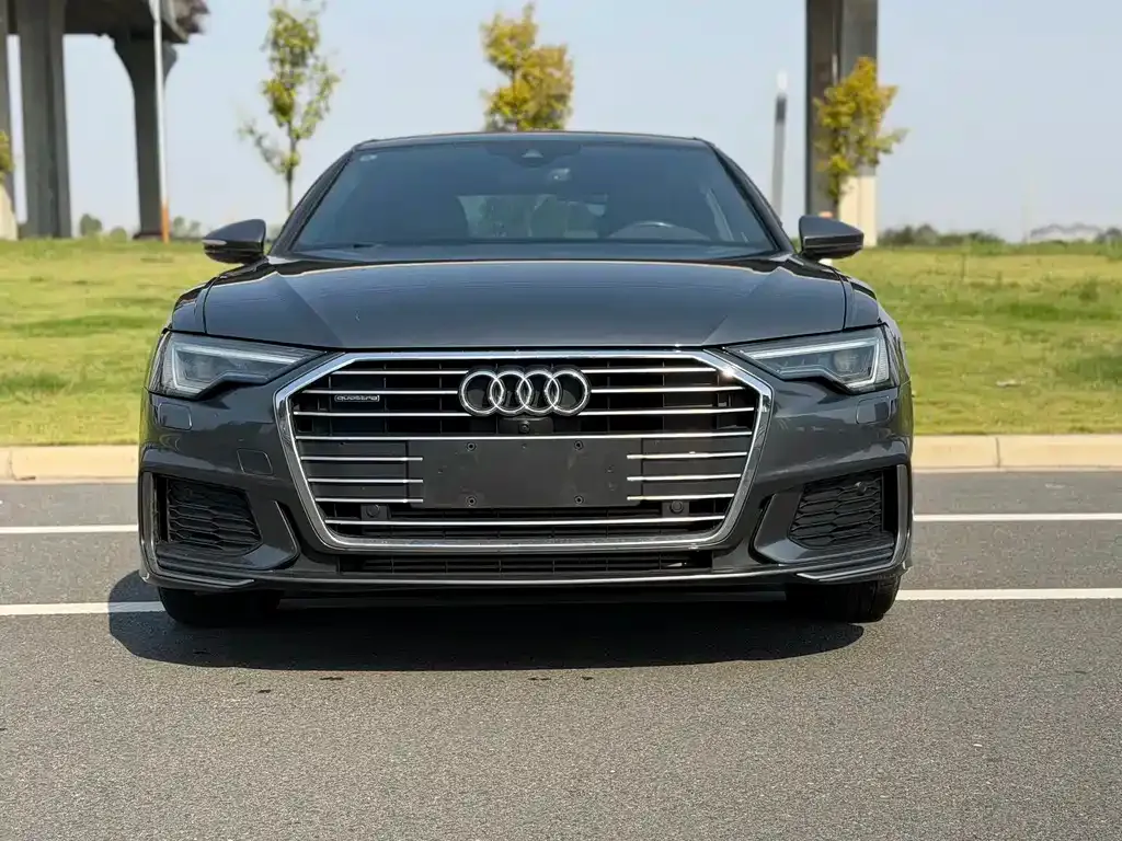 Audi A6L — фото 1