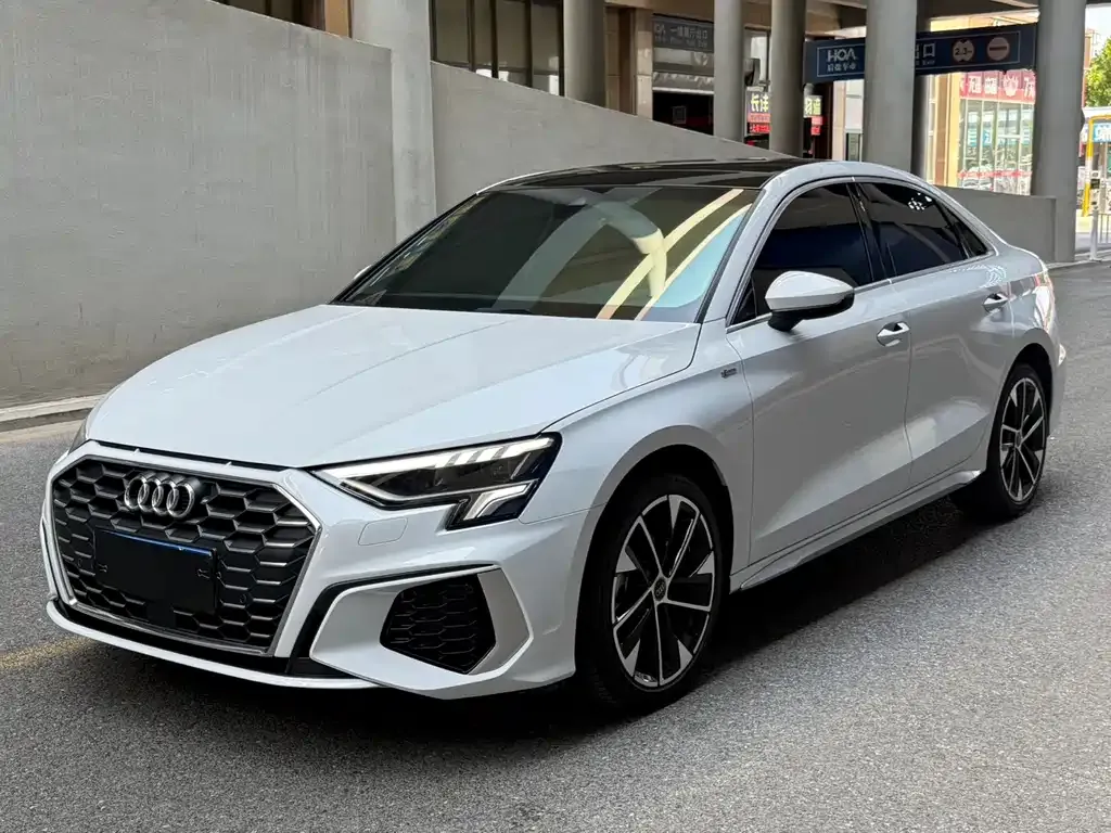 Audi A3 — фото 1