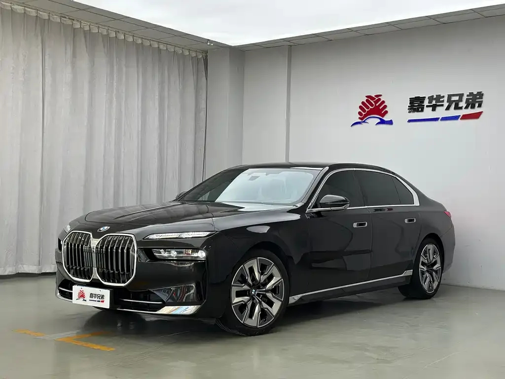 BMW 7 Series — фото 1