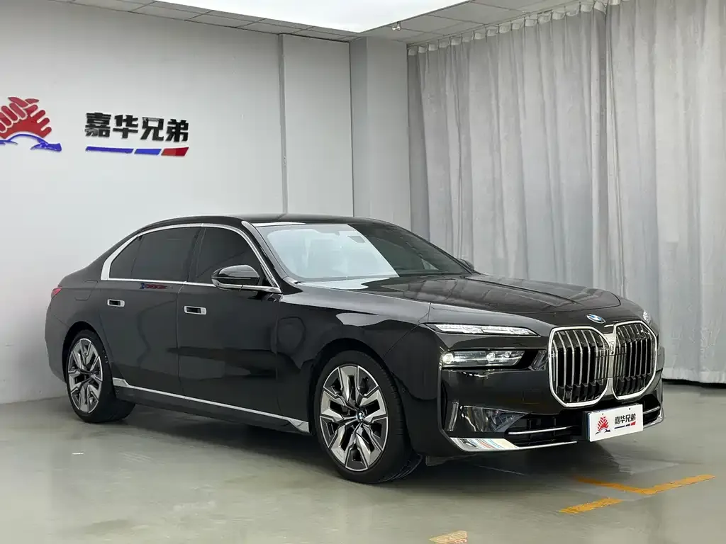 BMW 7 Series — фото 10