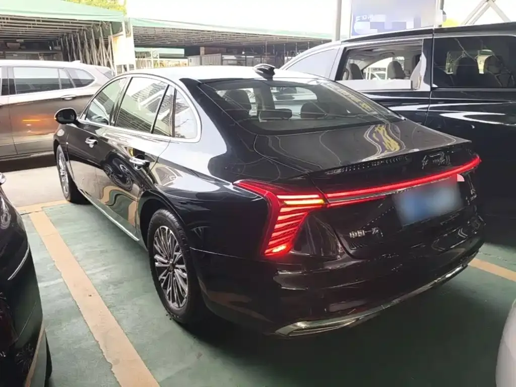 Hongqi H5 — фото 3