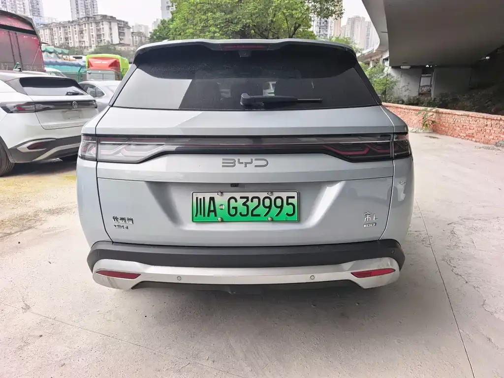 BYD L DM-i — фото 3