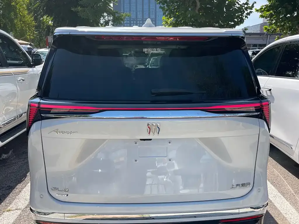 Buick GL8 Hybrid — фото 2