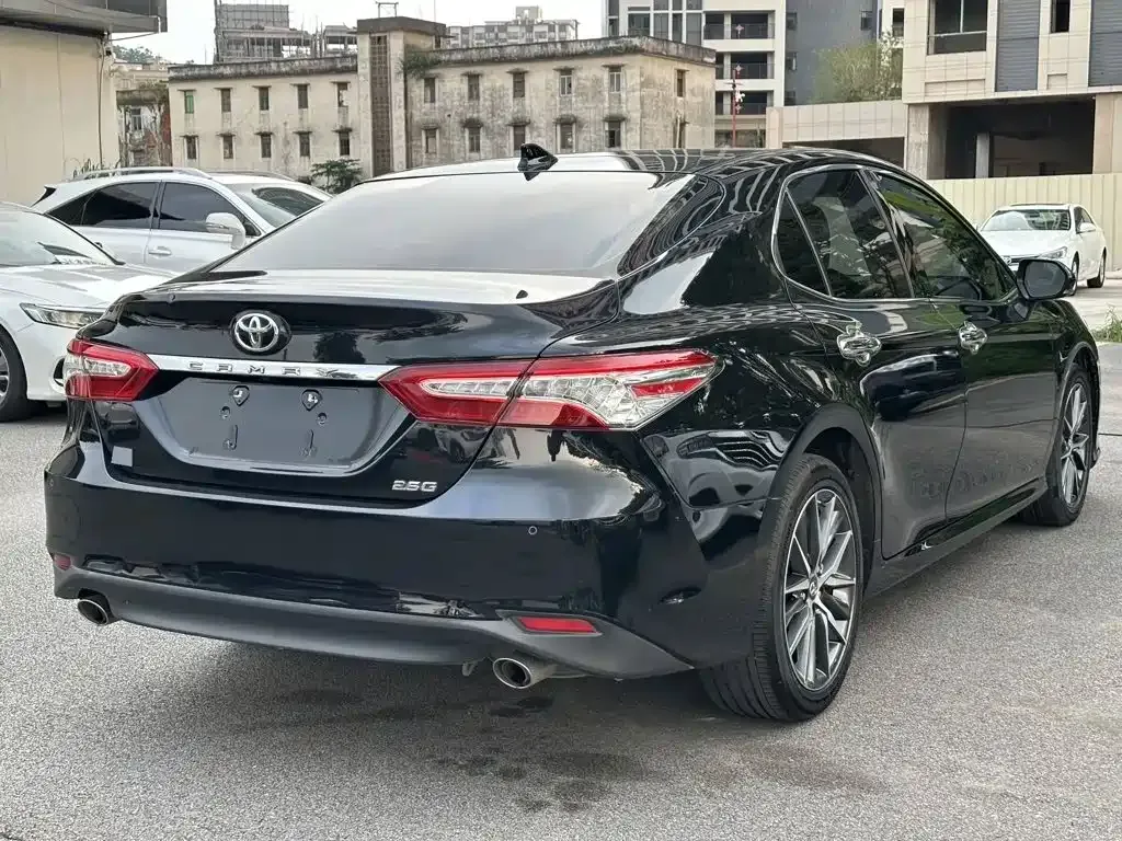 Toyota Camry — фото 3