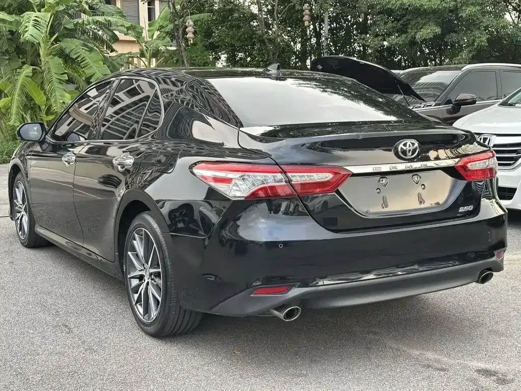Toyota Camry — фото 7