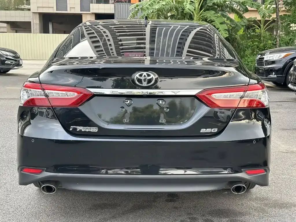 Toyota Camry — фото 9