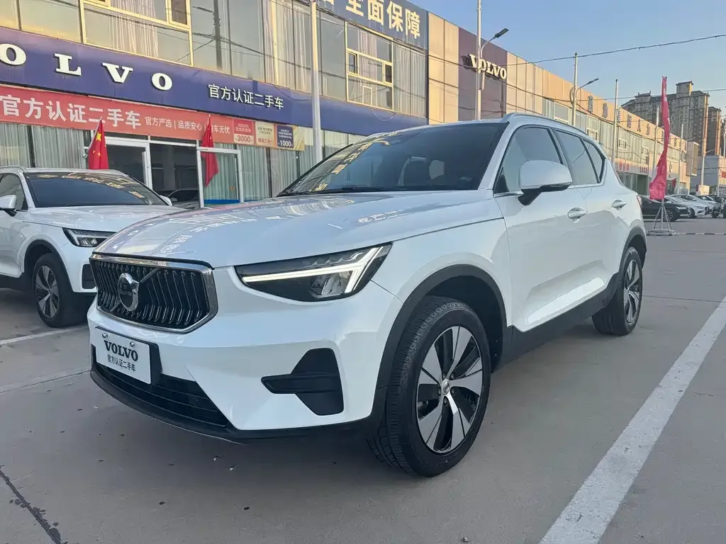 Volvo XC40 — фото 1