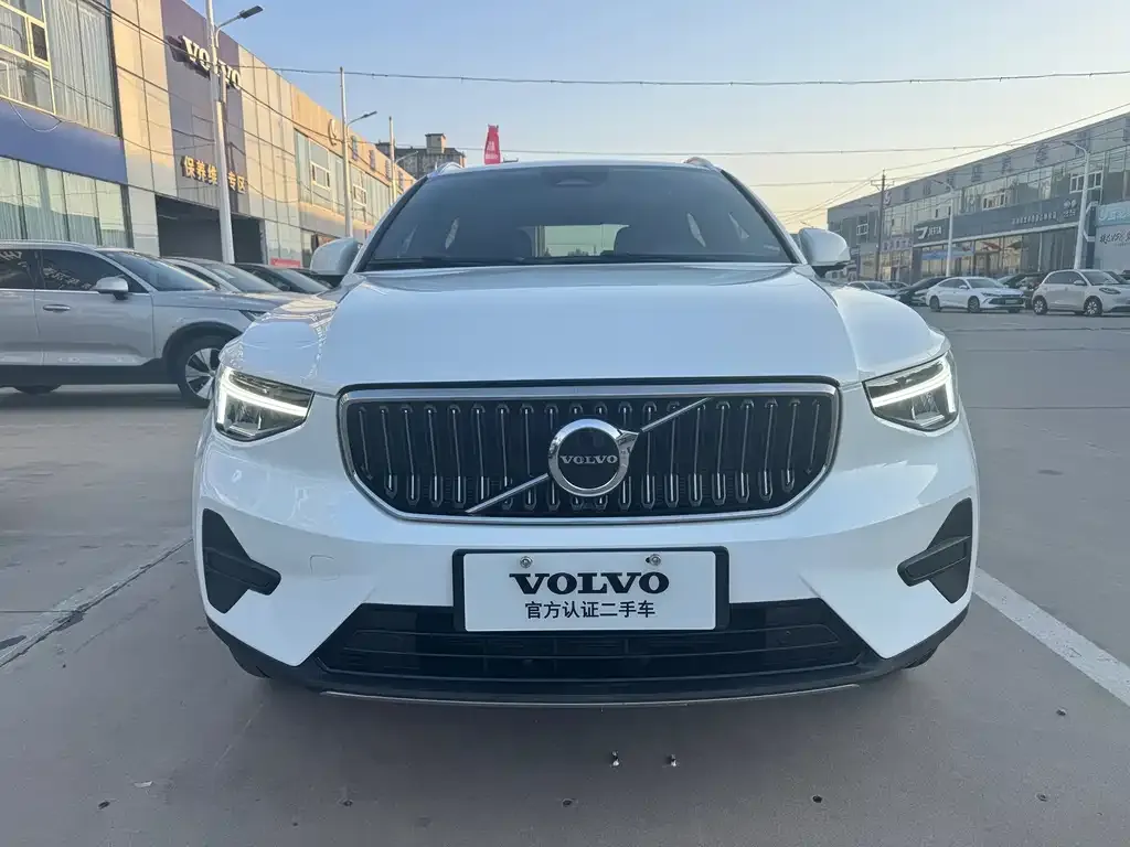 Volvo XC40 — фото 6