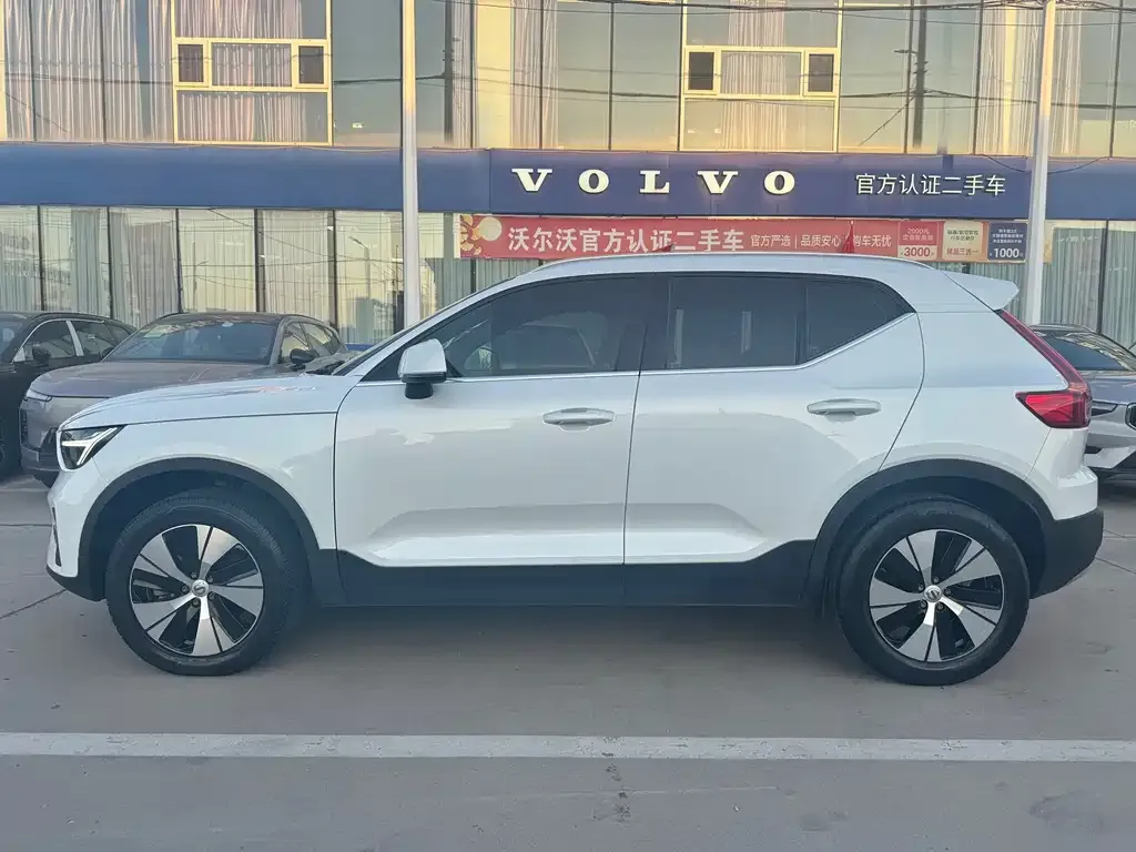 Volvo XC40 — фото 3