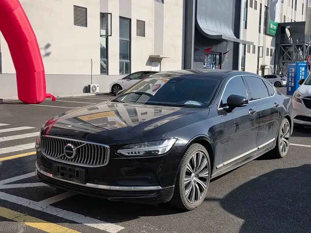 Volvo S90 — фото 1