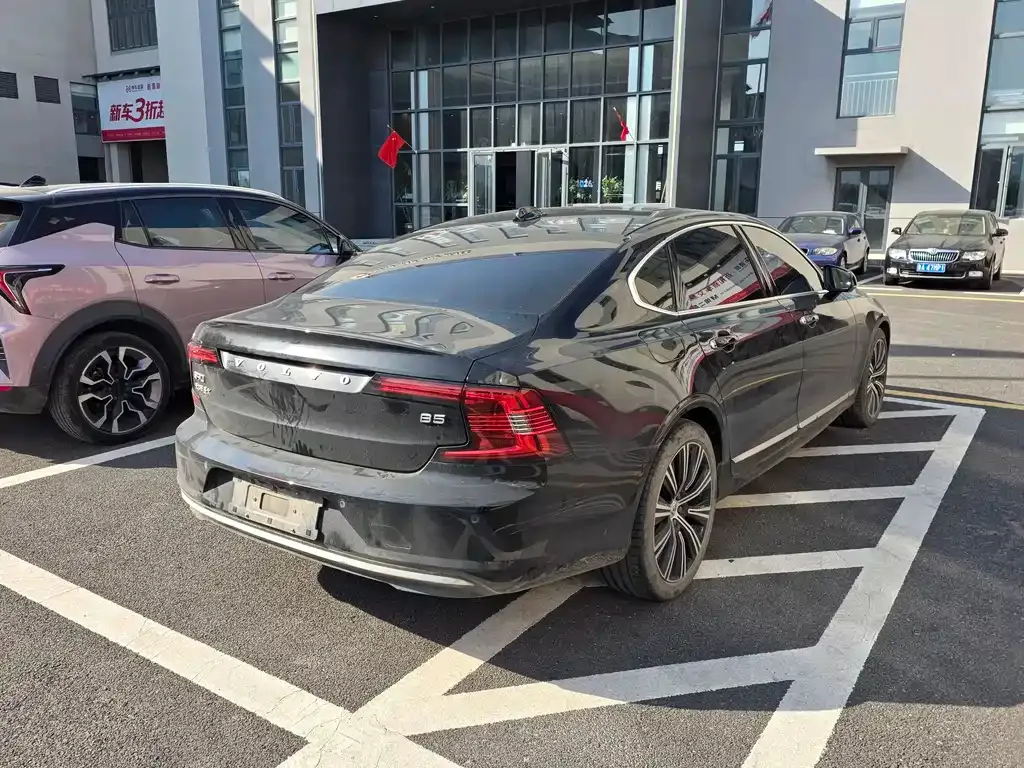 Volvo S90 — фото 10