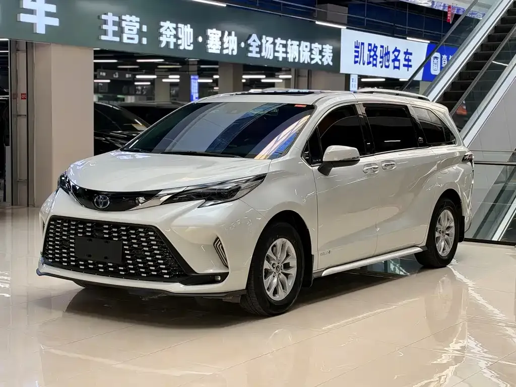 Toyota Granvia — фото 1