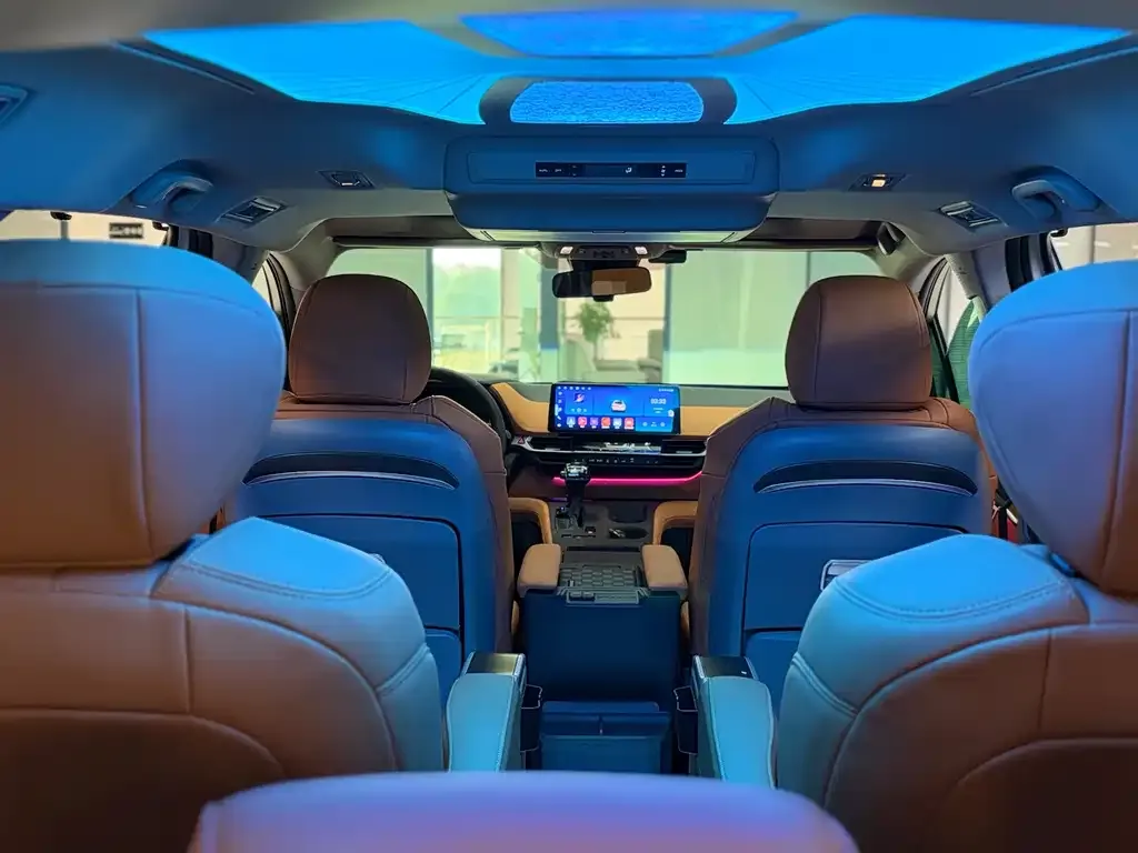 Toyota Granvia — фото 8