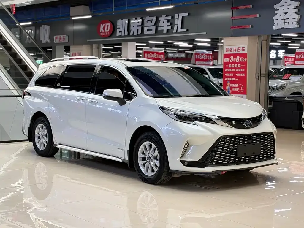 Toyota Granvia — фото 4