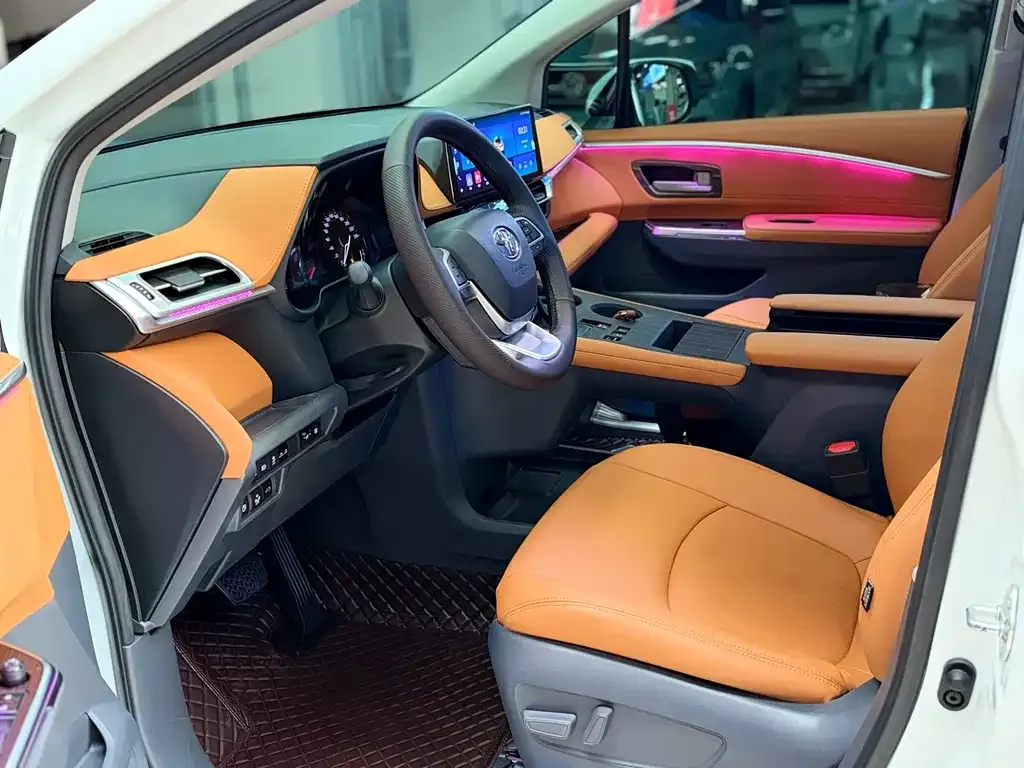 Toyota Granvia — фото 6