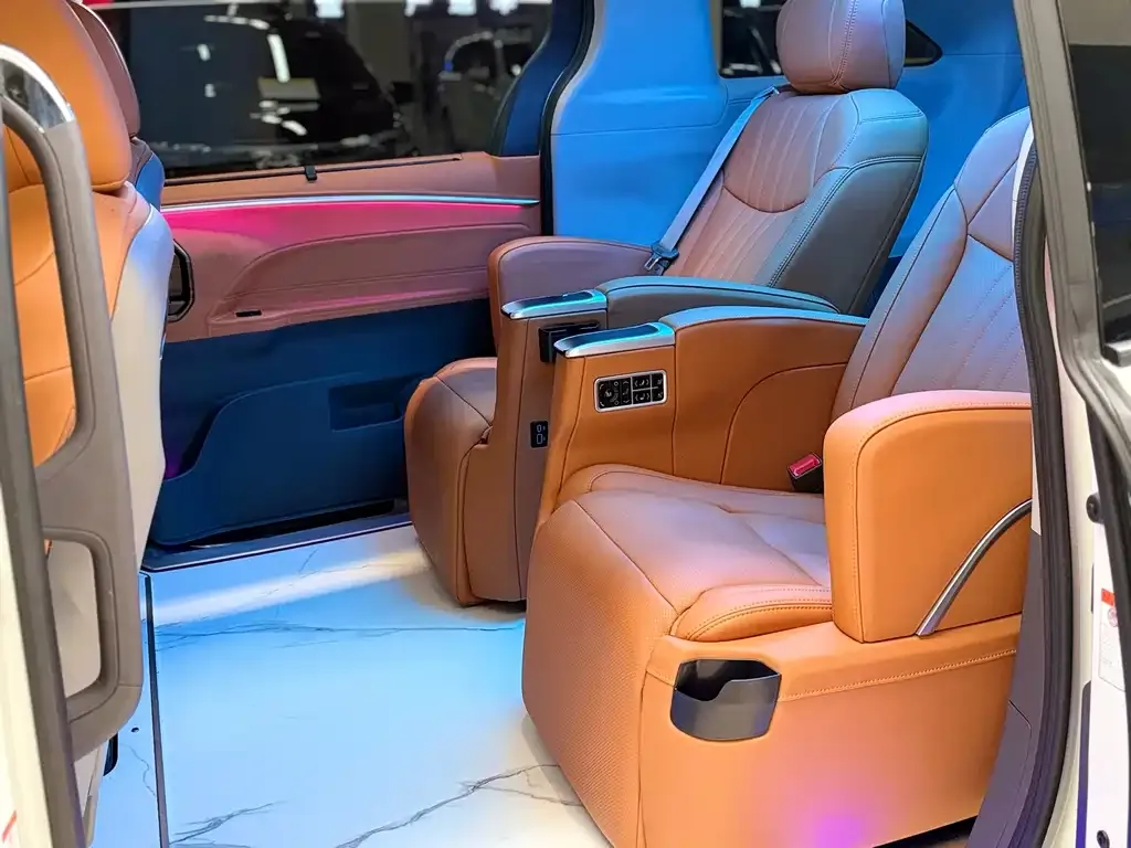 Toyota Granvia — фото 9