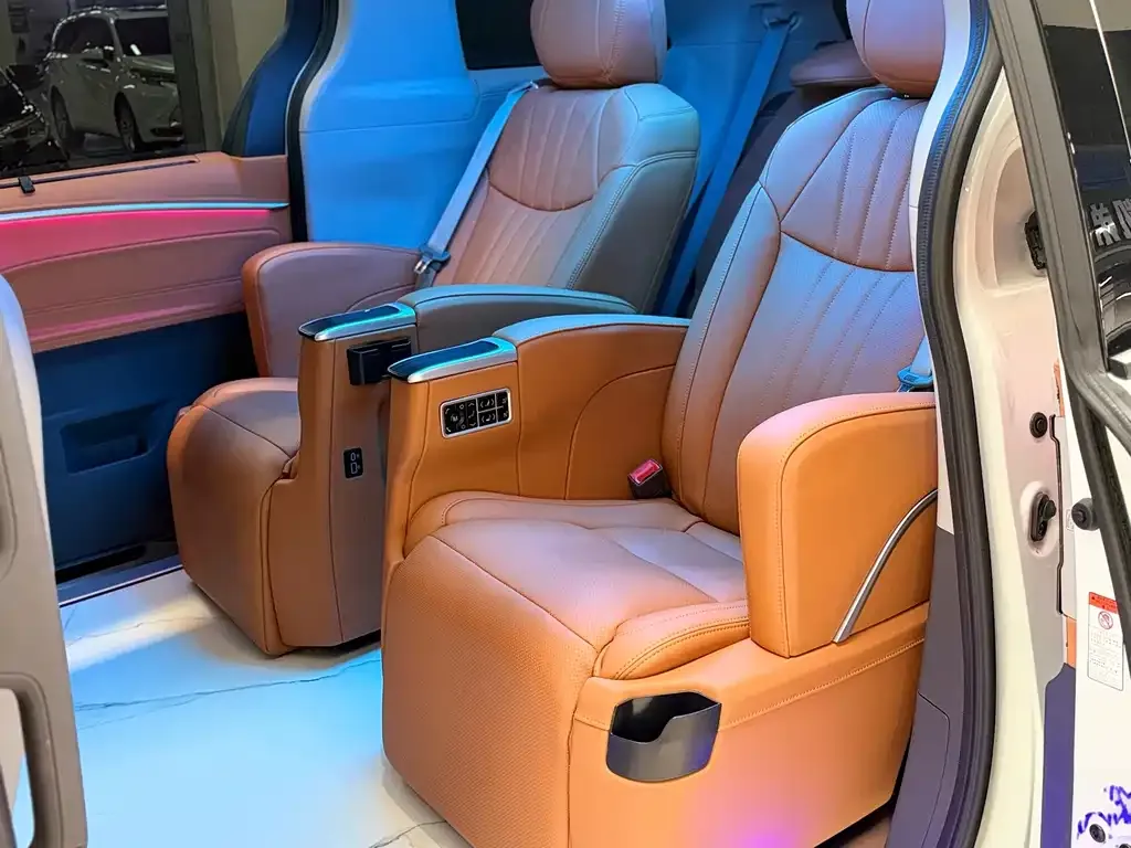 Toyota Granvia — фото 5