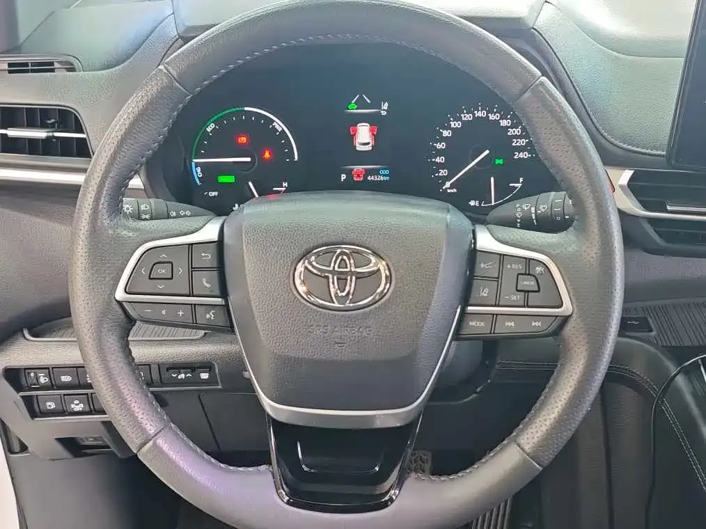 Toyota Sienna — фото 5
