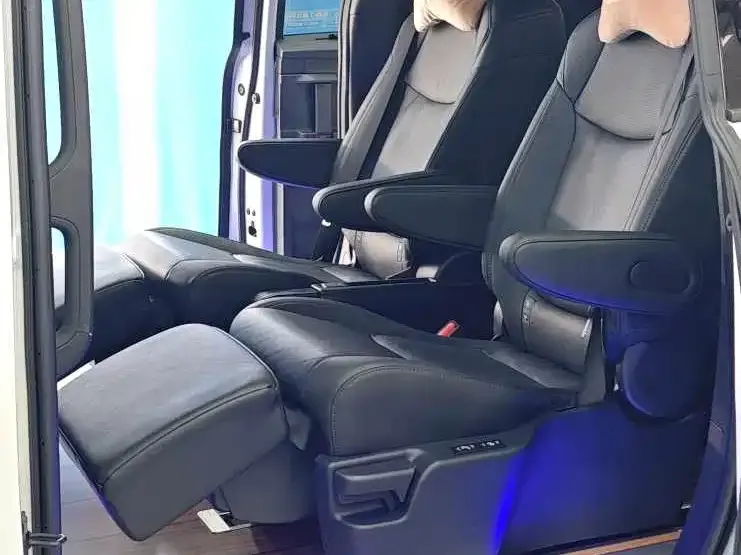 Toyota Sienna — фото 2