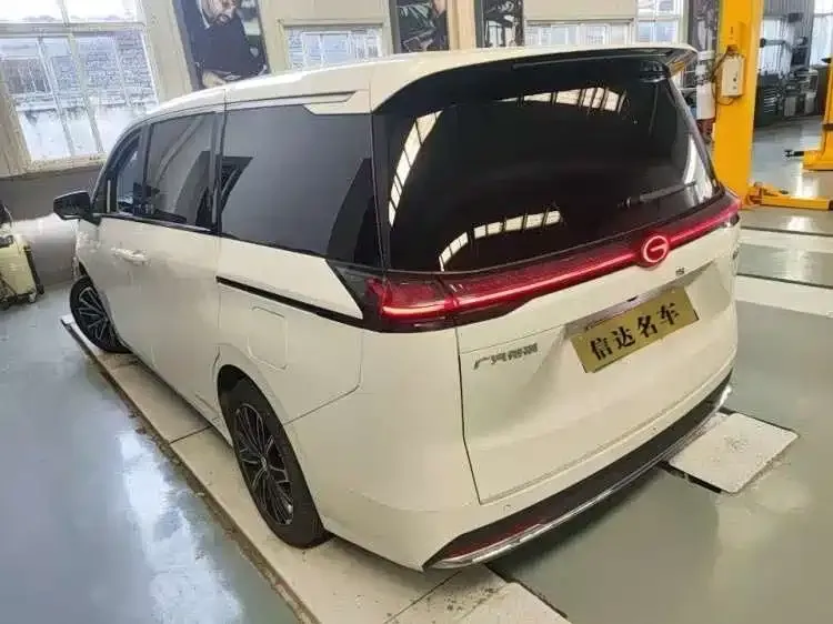 GAC Motor Trumpchi E8 PHEV — фото 3