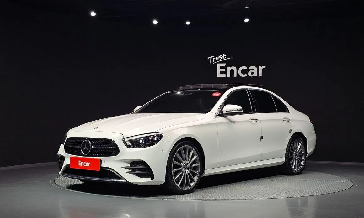 Mercedes-Benz E-Class — фото 1