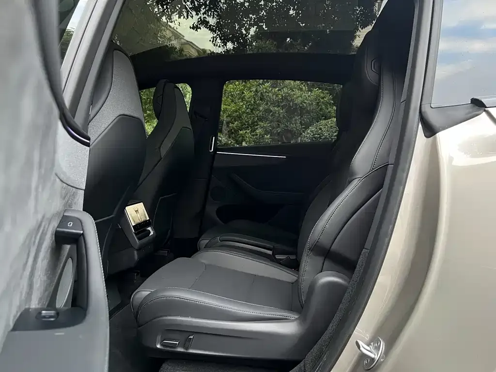 Tesla Model Y L — фото 3