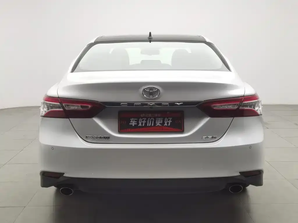 Toyota Camry — фото 3