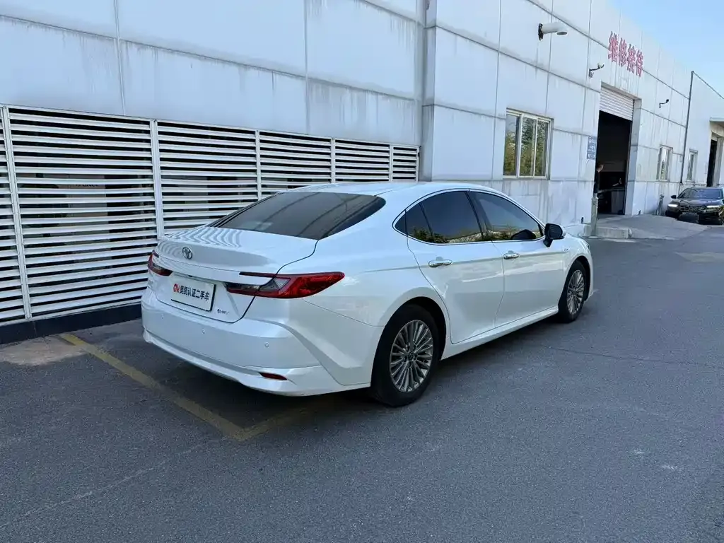 Toyota Camry — фото 9