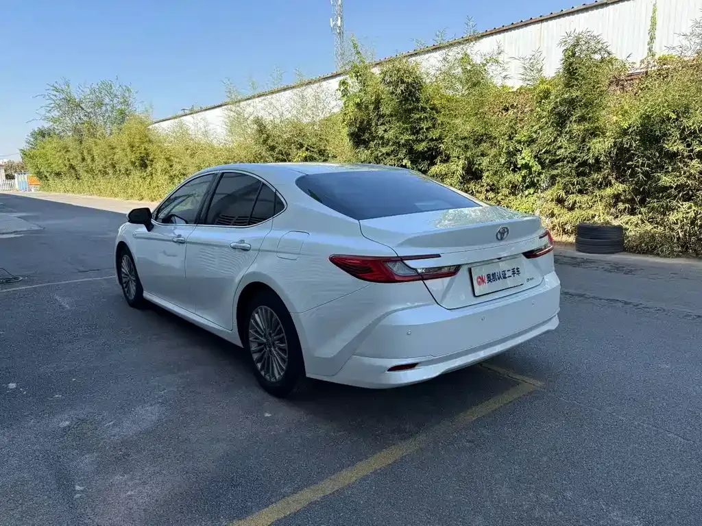 Toyota Camry — фото 7