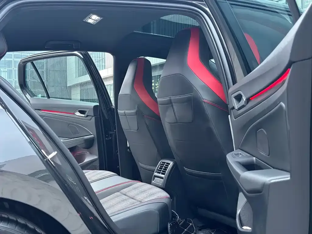 Volkswagen Golf GTI — фото 3