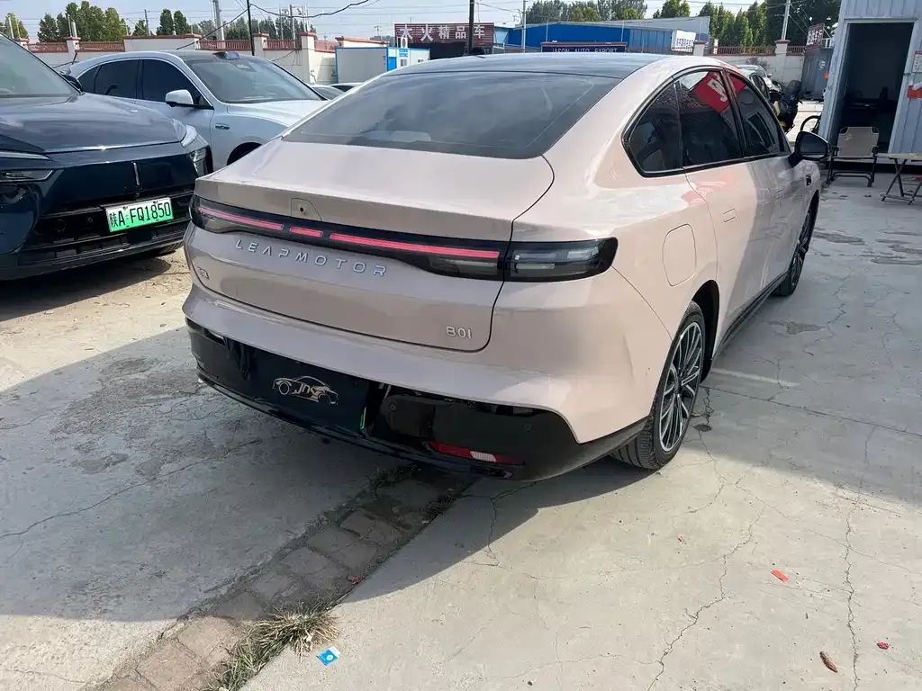 Leapmotor Leapmotor B01 — фото 5
