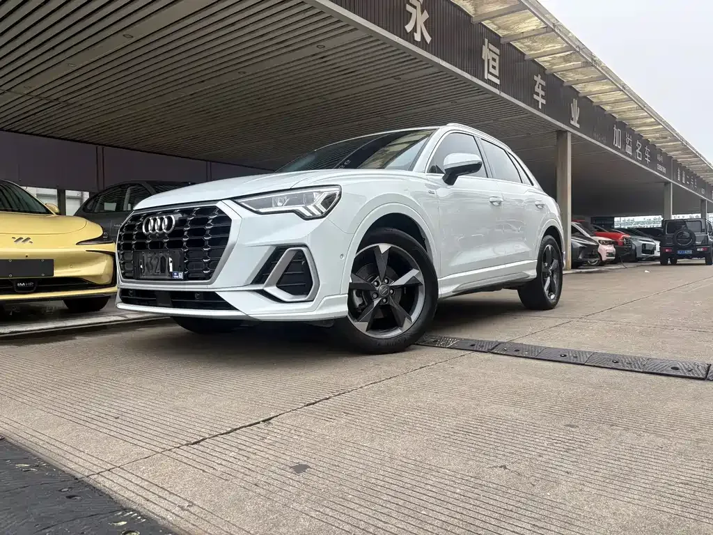 Audi Q3 — фото 1