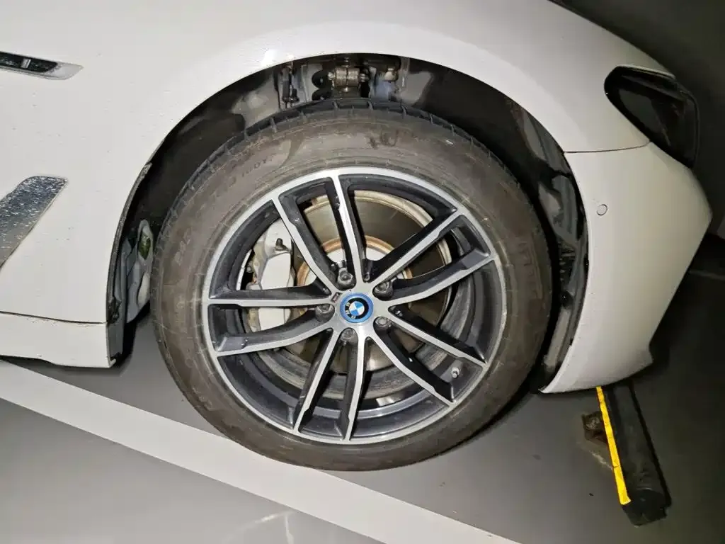 BMW 5 Series New Energy — фото 7