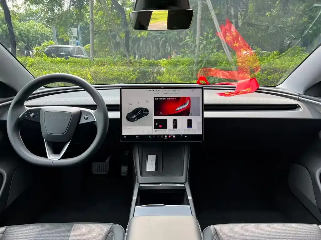 Tesla Model 3 — фото 2